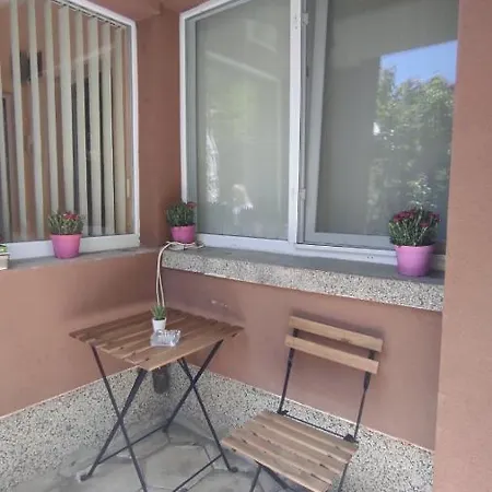 Lazur Karlovo 8 Street Free Parking