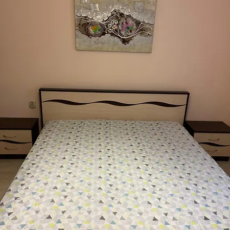 Lazur Karlovo 8 Street Free Parking Burgas