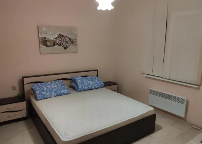 Апартаменти Lazur Karlovo 8 Street Free Parking Бургас